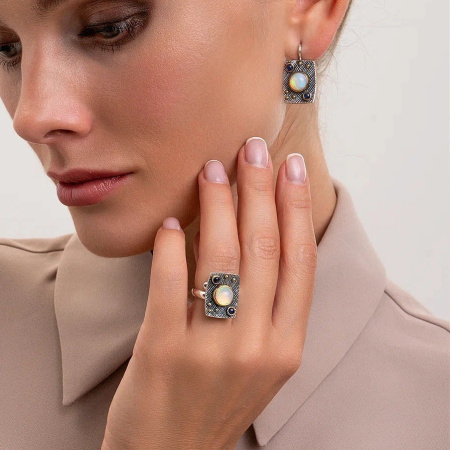 Серебряные серьги с опалом и корундом