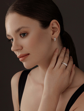 Серьги из серебра с бриллиантом