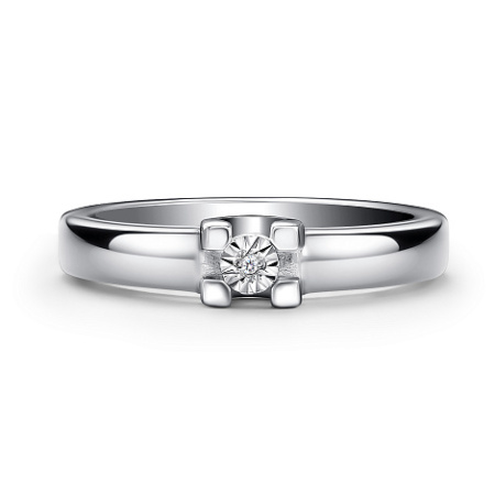 Серебряное кольцо с бриллиантом