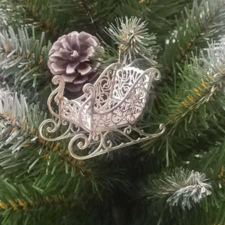 Серебряная елочная игрушка «Сани»