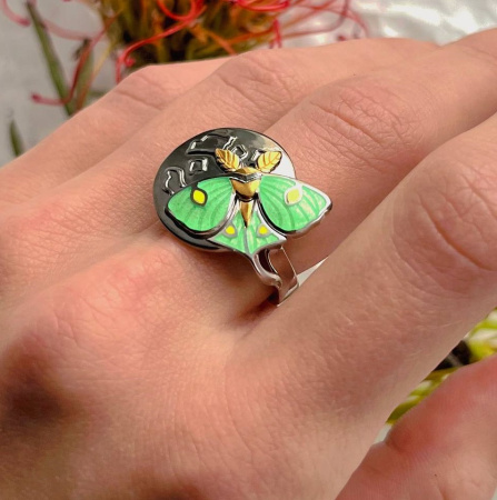 Серебряное кольцо с эмалью «Мотылек»