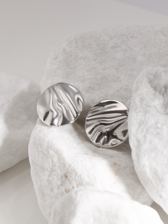 Серьги из серебра 925 с эффектом мятого металла