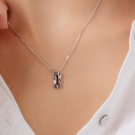Серебряное колье с бриллиантом и золотом