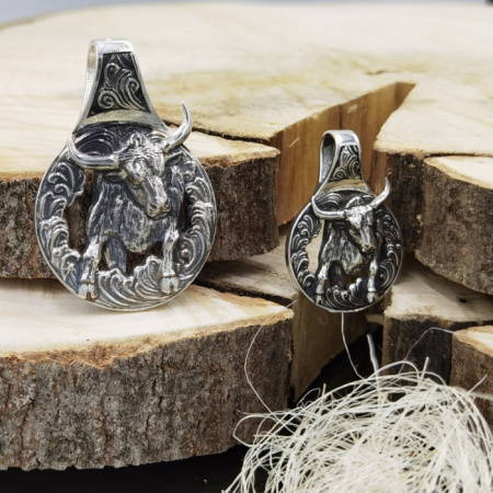 Подвеска малая из серебра «Злоторогий бык»