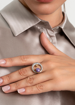 Кольцо из серебра с чароитом в позолоте