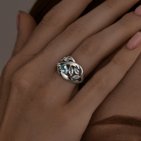 Серебряное кольцо с топазами