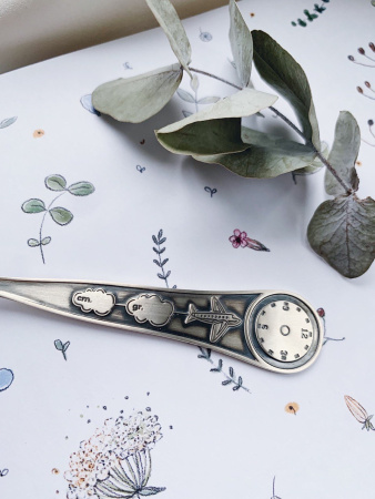 Серебряная ложка детская для гравировки «Часы» с чернением